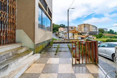 Loja para Venda em Oliveira do Douro
