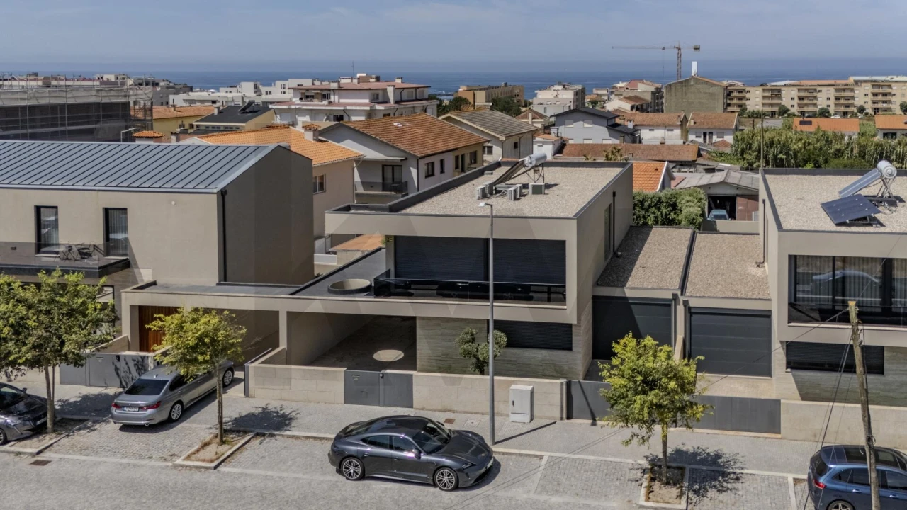 Moradia T4 para Venda em Mindelo Foto 1