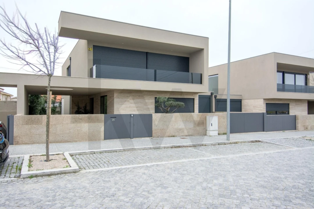Moradia T4 para Venda em Mindelo Foto 2