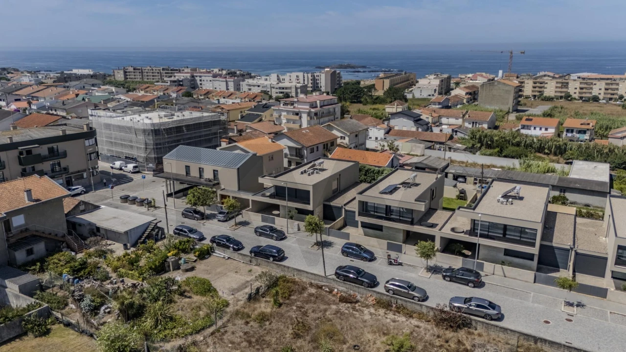 Moradia T4 para Venda em Mindelo Foto 27