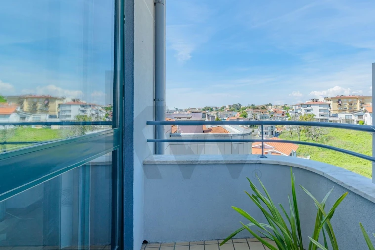 Apartamento T2 para Venda em Lourosa Foto 3