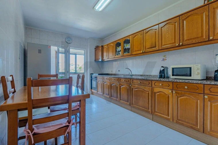 Apartamento T2 para Venda em Lourosa Foto 2