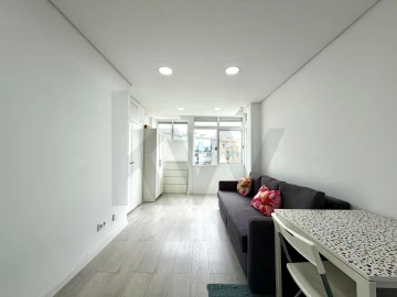 Apartamento T1 para Venda em Oeiras e São Julião da Barra, Paço de Arcos e Caxias