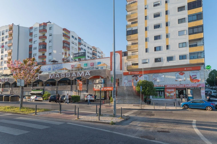 Apartamento T2 para Venda em Massamá e Monte Abraão Foto 47