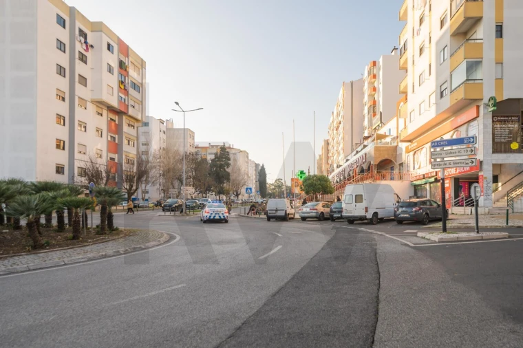Apartamento T2 para Venda em Massamá e Monte Abraão Foto 46