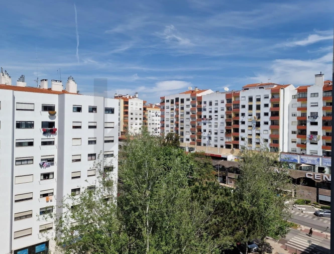 Apartamento T2 para Venda em Massamá e Monte Abraão Foto 52