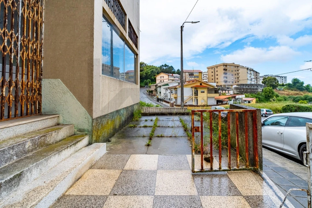 Loja para Arrendamento em Oliveira do Douro Foto 16