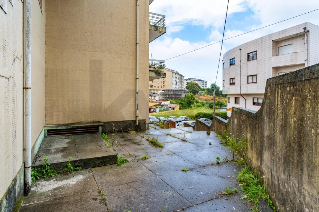 Loja para Arrendamento em Oliveira do Douro Foto 17