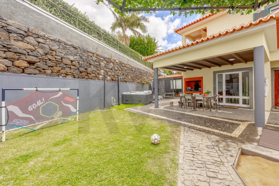 Moradia T4 para Venda em São Martinho Foto 46