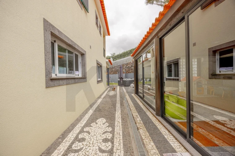 Moradia T4 para Venda em São Martinho Foto 48