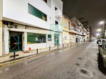 Loja para Arrendamento em Faro (Sé e São Pedro)