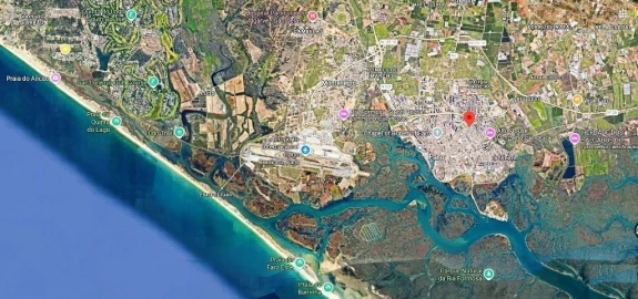 Loja para Arrendamento em Faro (Sé e São Pedro)