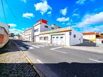 Armazém para Venda em Gaeiras