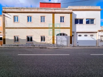 Armazém para Venda em Gaeiras