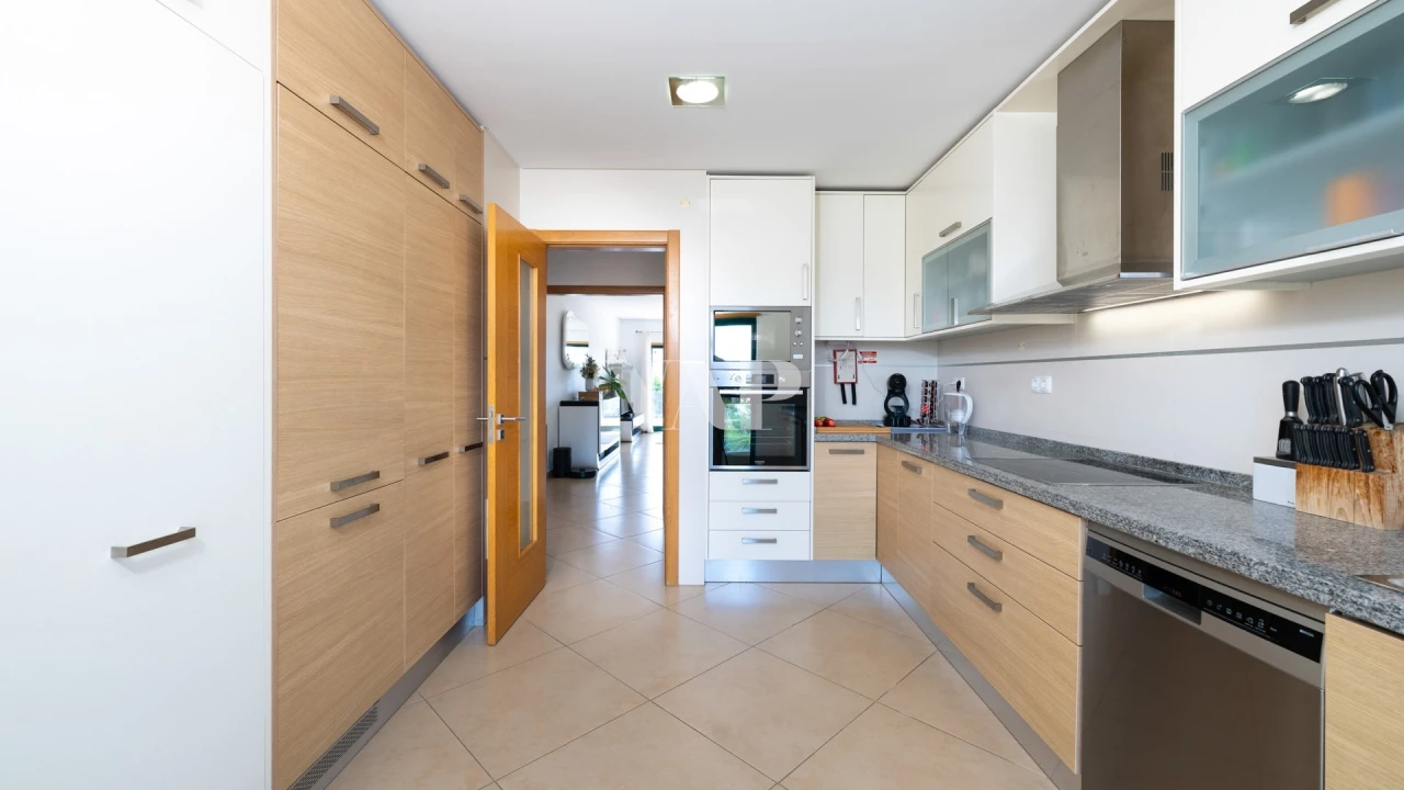 Apartamento T3 para Venda em Quarteira Foto 4