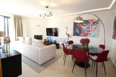 Moradia T5 para Venda em Quarteira