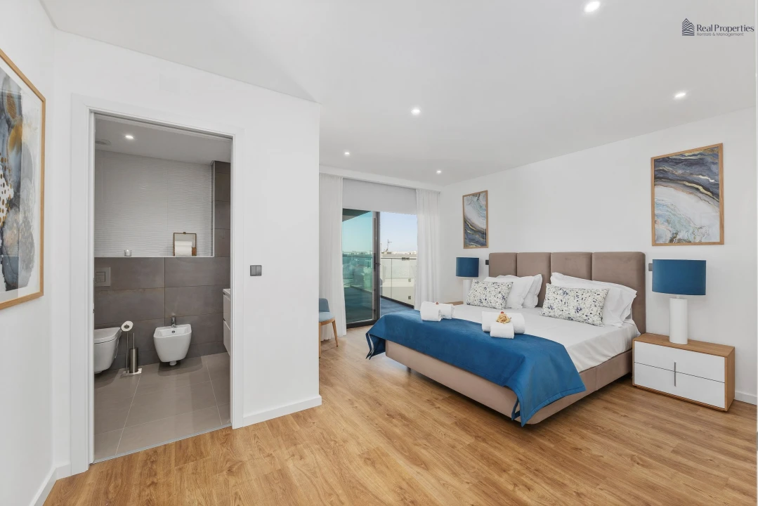 Apartamento T3 para Arrendamento em Quarteira Foto 7