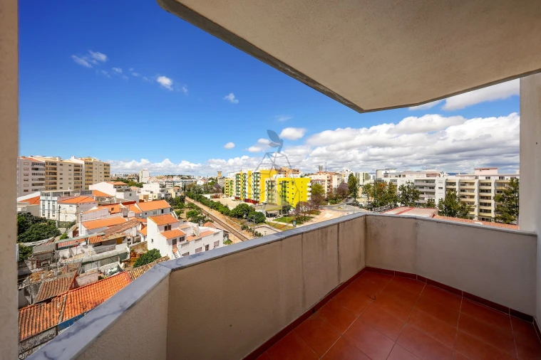 Apartamento T2 para Venda em Portimão Foto 16