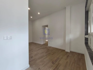 Apartamento T2 para Venda em Baixa da Banheira e Vale da Amoreira