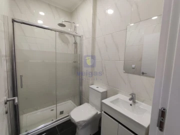 Apartamento T2 para Venda em Baixa da Banheira e Vale da Amoreira