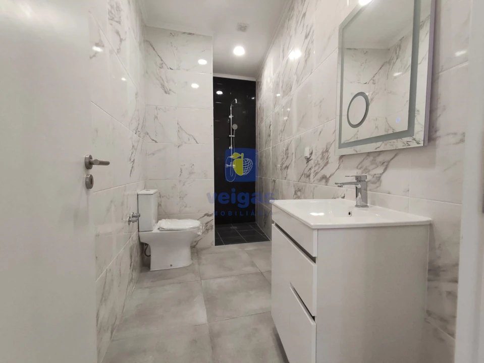 Apartamento T2 para Venda em Baixa da Banheira e Vale da Amoreira Foto 14