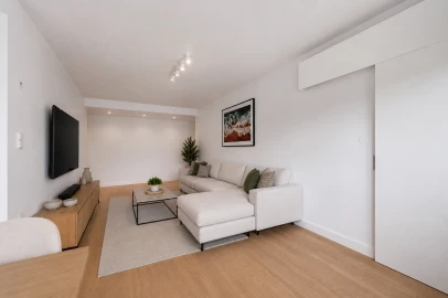 Apartamento T2 para Venda em Oeiras e São Julião da Barra, Paço de Arcos e Caxias