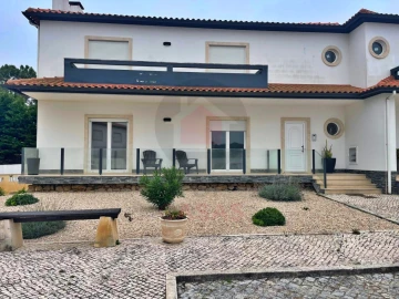 Apartamento T3 para Venda em Tornada e Salir do Porto