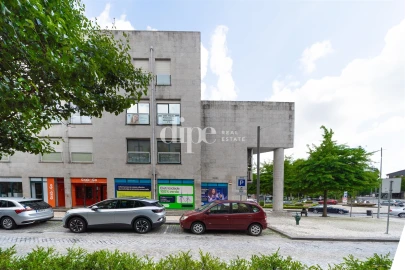 Loja para Arrendamento em Oliveira, São Paio e São Sebastião
