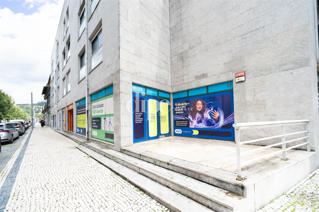 Loja para Arrendamento em Oliveira, São Paio e São Sebastião Foto 4