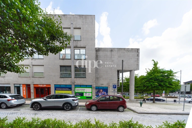 Loja para Arrendamento em Oliveira, São Paio e São Sebastião Foto 2