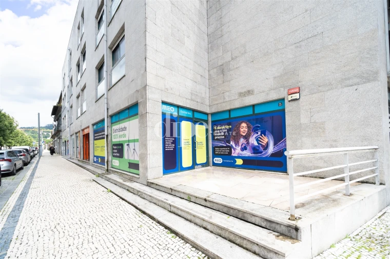 Loja para Arrendamento em Oliveira, São Paio e São Sebastião Foto 4