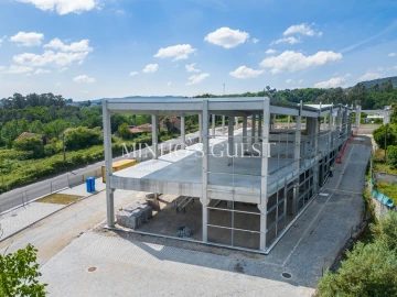 Armazém para Venda em Ronfe