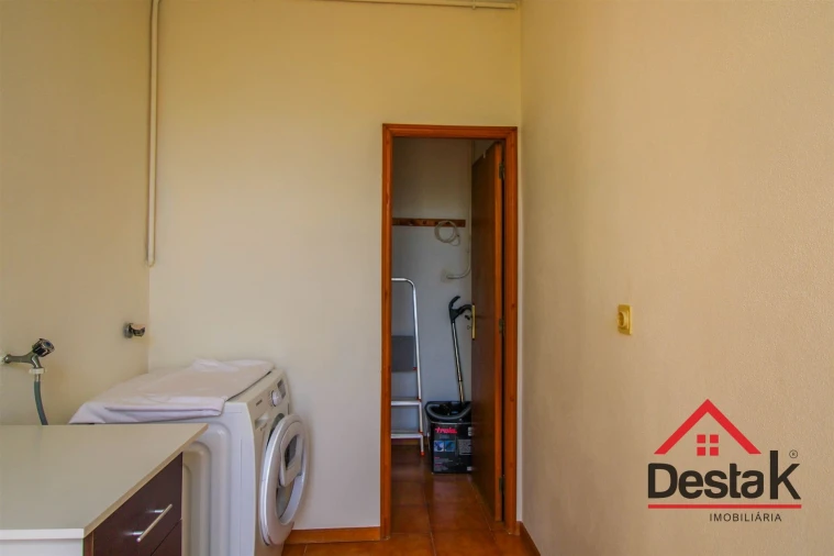 Apartamento T3 para Arrendamento em Ranhados Foto 18