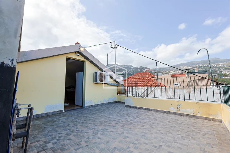 Moradia T2 para Venda em Camara de Lobos Foto 3