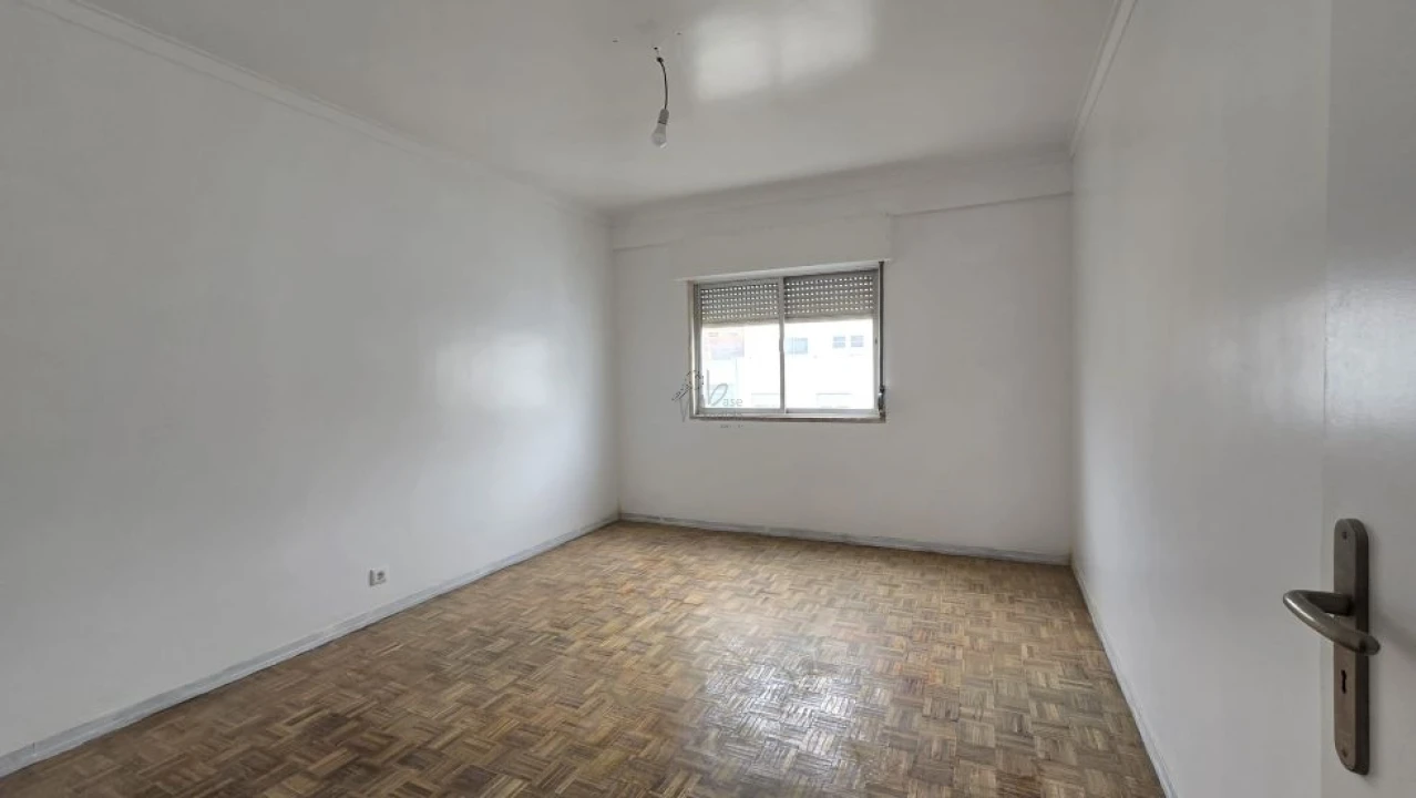 Apartamento T2 para Arrendamento em Mina de Água Foto 19