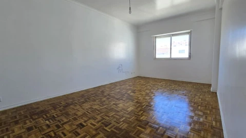 Apartamento T2 para Arrendamento em Mina de Água