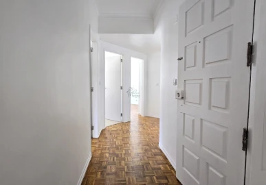 Apartamento T2 para Arrendamento em Mina de Água