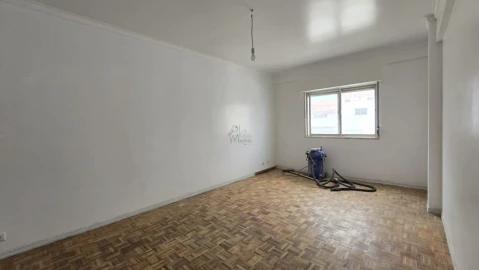 Apartamento T2 para Arrendamento em Mina de Água