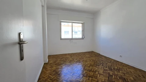 Apartamento T2 para Arrendamento em Mina de Água