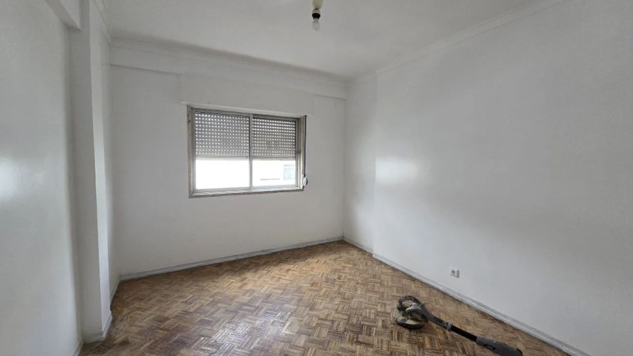 Apartamento T2 para Arrendamento em Mina de Água Foto 4