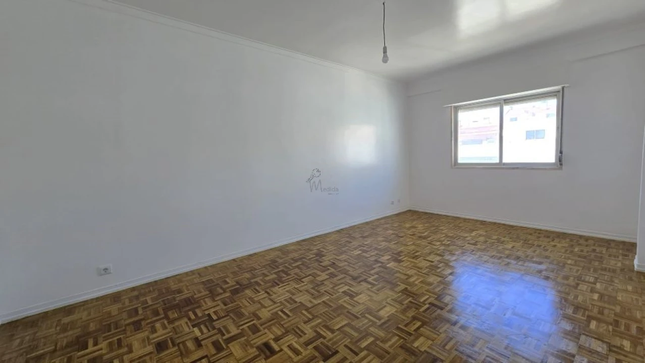 Apartamento T2 para Arrendamento em Mina de Água Foto 18
