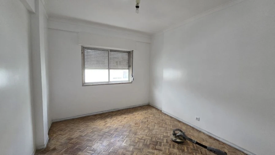 Apartamento T2 para Arrendamento em Mina de Água Foto 4