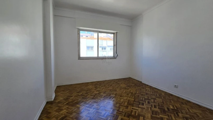 Apartamento T2 para Arrendamento em Mina de Água Foto 12