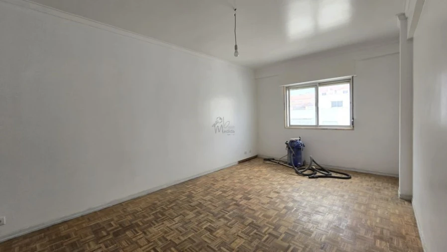 Apartamento T2 para Arrendamento em Mina de Água Foto 17