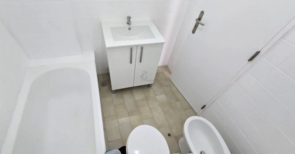 Apartamento T2 para Arrendamento em Mina de Água Foto 9