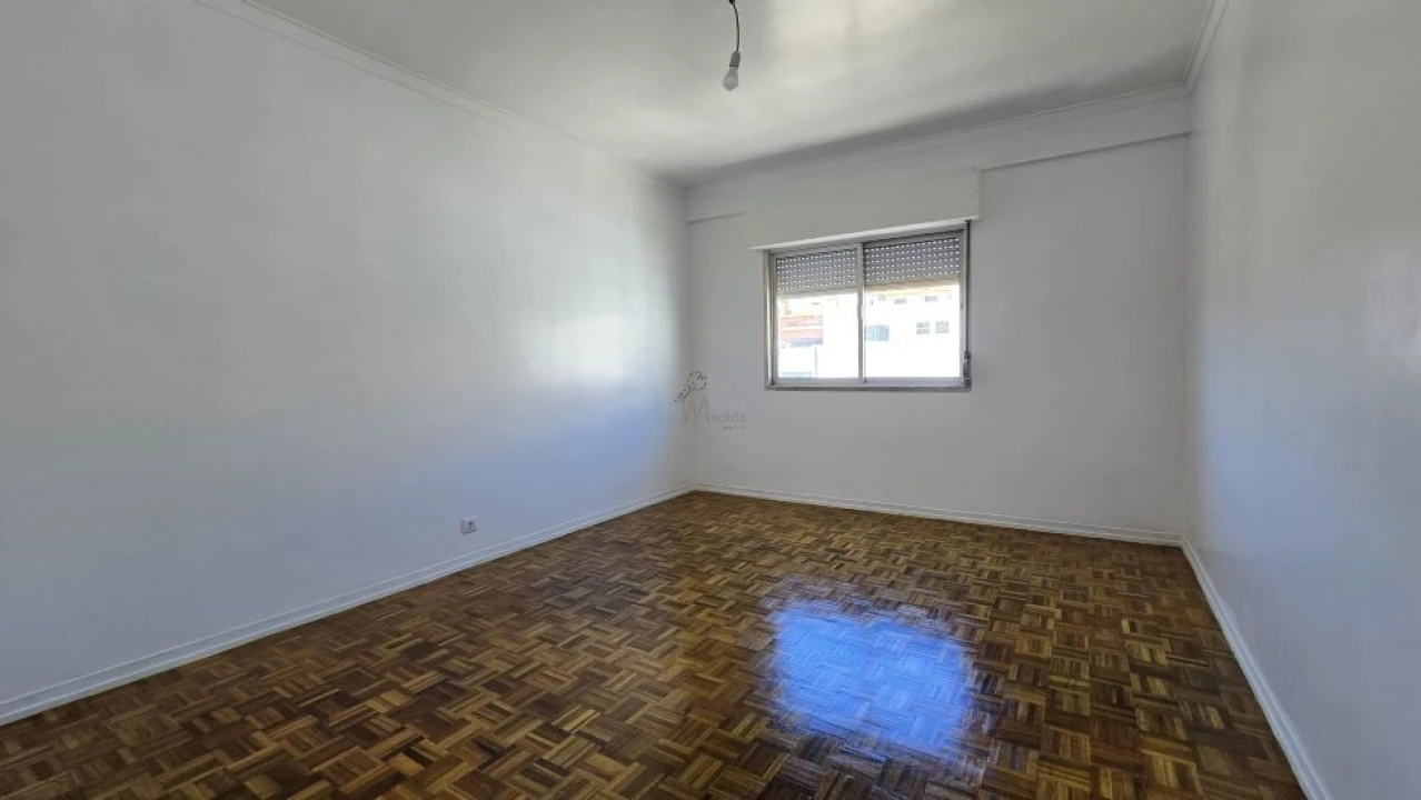Apartamento T2 para Arrendamento em Mina de Água Foto 10