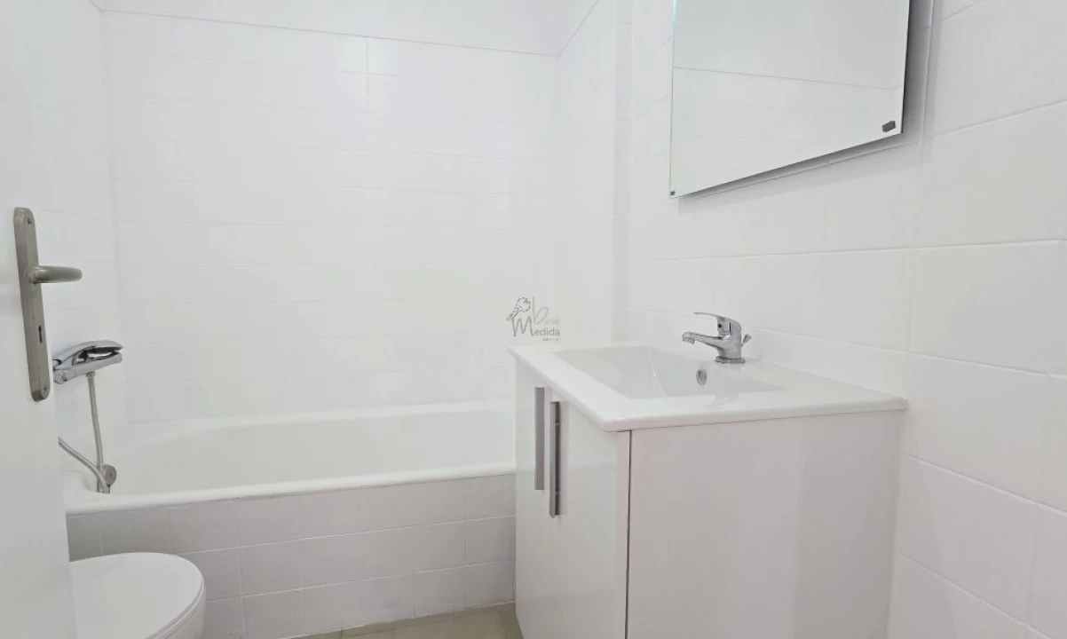 Apartamento T2 para Arrendamento em Mina de Água Foto 20