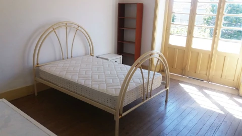 Apartamento T5 para Arrendamento em Santo Antonio dos Olivais