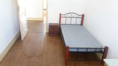 Apartamento T5 para Arrendamento em Santo Antonio dos Olivais