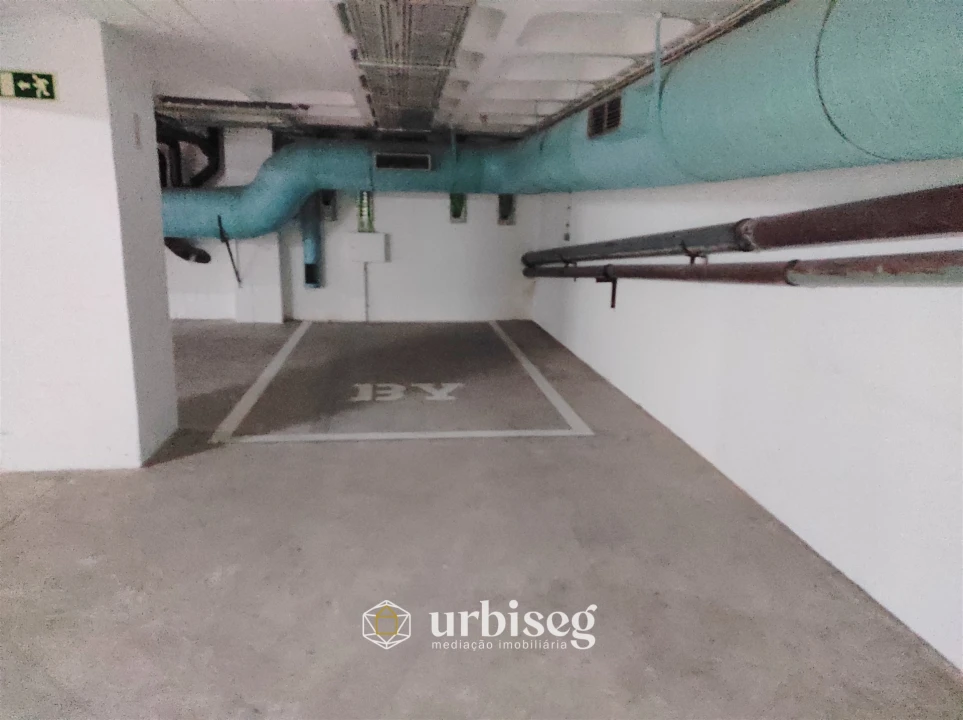 Garagem para Venda em Buarcos Foto 2
